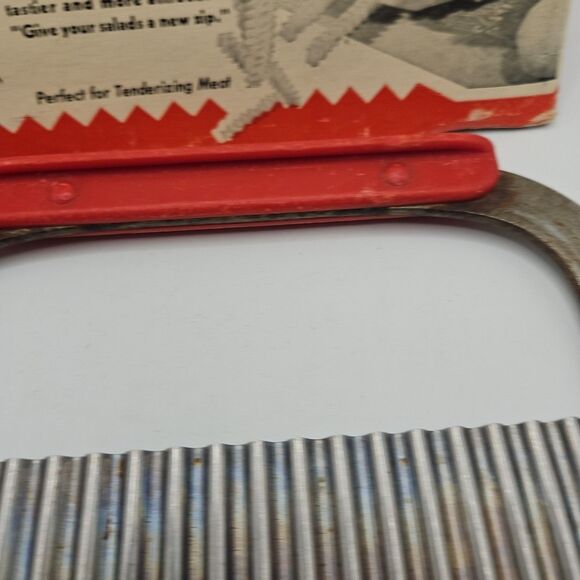 Vintage Huot Serrater & Meat Tenderizer Original Package Red Plastic Handle - Picture 5 of 16